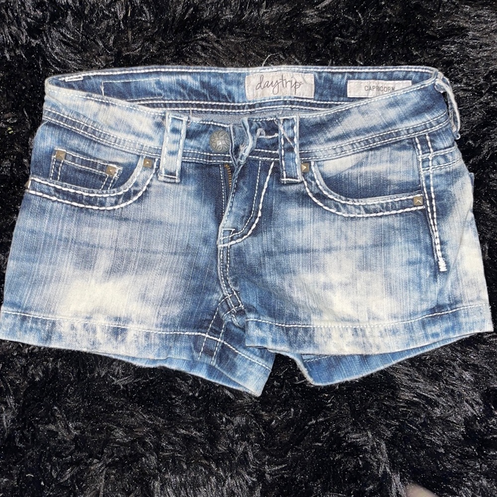 Day trip blue jean white wash shorts